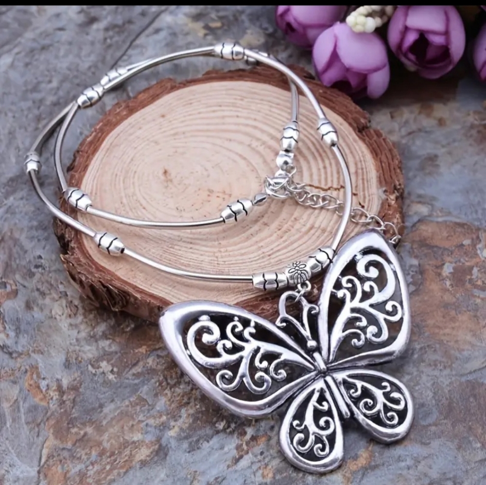 New silver tone large Butterfly necklace